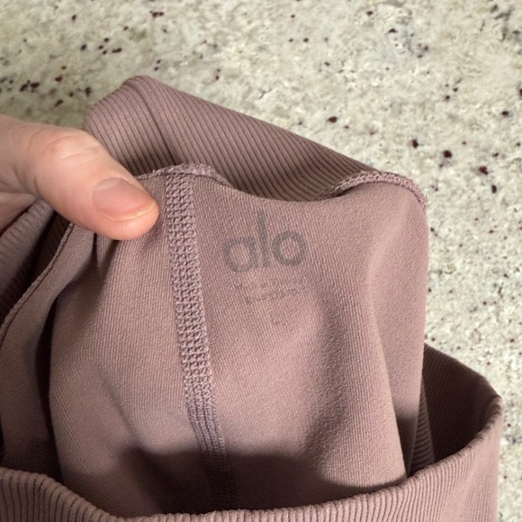 Alo Yoga 3" High-Waist Airlift Shorts in Smoky Quartz Pink Athletic Size Large - Picture 4 of 4